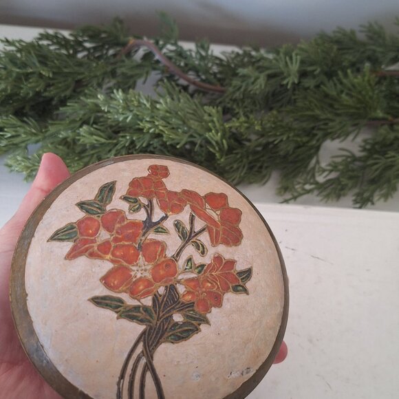 Vintage brass trinket dish chinoiserie floral pattern - Picture 4 of 7